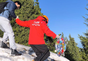 Заблудившихся в горах Алматы туристов нашли спасатели МЧС