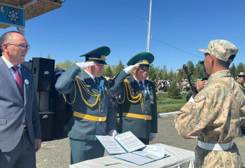 Зайсанда шекарашы сарбаздар ант қабылдады