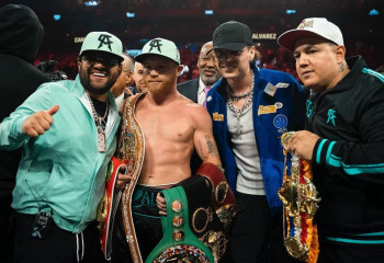 Сауль Альварес Уильям Скаллды жеңіп, абсолютті әлем чемпионы атанды