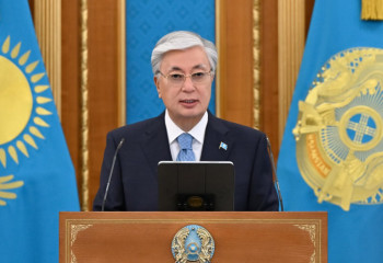 Токаев поздравил офицеров и солдат с Днем защитника Отечества