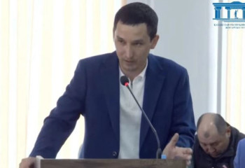 Айыпталушы тараптың адвокаты Шерзат Болаттың әкесін сотқа қайта шақыртты