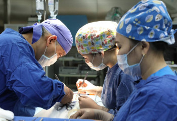 Астанада нейрохирургтар үш айлық сәбидің миынан алып ісікті алып тастады