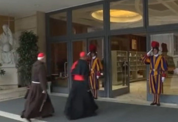 В Ватикане стартует конклав: кардиналы собрались для избрания нового Папы Римского