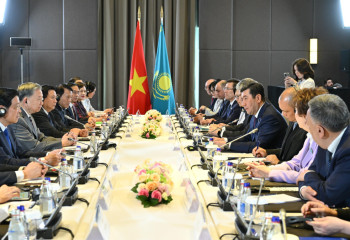 Мәжіліс төрағасы Вьетнам Коммунистік партиясы Орталық комитетінің бас хатшысымен кездесті