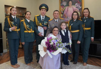 Бибигуль Тулегенова поздравила казахстанцев с майскими праздниками