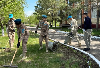 Молодёжь Астаны очистила территорию центра «Шарапат» и поддержала экологическую акцию