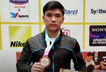 Архат Баймухан из Мангистау завоевал золото на чемпионате Азии по армрестлингу