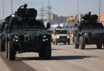 Парадқа қатысқан әскери техникалар тұрақты орнына жеткізілуде