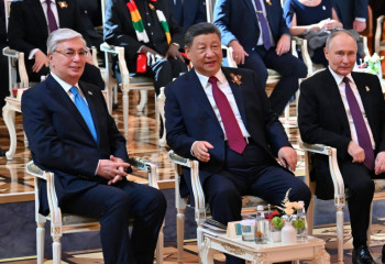 Токаев посетил концерт, приуроченный 80-летию Победы