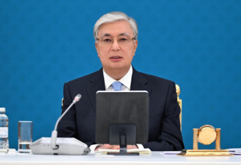 Касым-Жомарт Токаев поздравил казахстанцев с Днем Победы