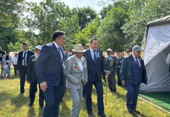 Шымкент: театрализованные постановки и фронтовая каша в честь 80-летия Победы