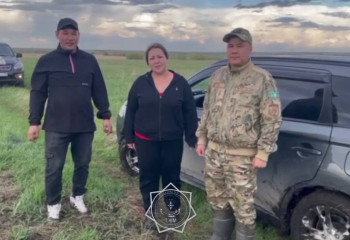 Қостанай облысында құтқарушылар 2 автокөлікті сүйреп шығарды