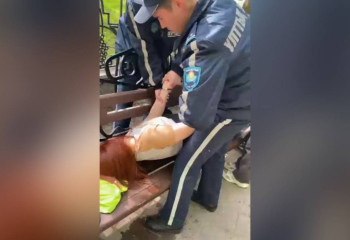 Елордада ұландықтар ұстамасы бар қызды құтқарып қалды