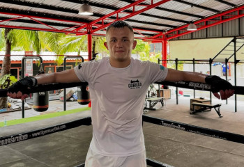 Казахстанский боец открывает международный турнир UFC в Канаде