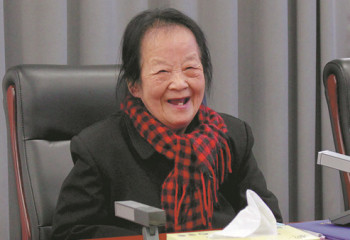 Қытайлық зейнеткер 72 жасында білім алуды бастап, үш диплом алды