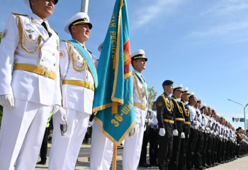 В Актау молодые моряки присягнули на верность Родине