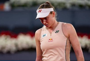 Елена Рыбакина сенсационно вылетела с турнира в Риме, уступив 121-й ракетке мира