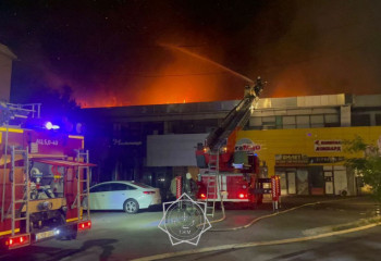 Шымкентте өрт сөндірушілер дәмханадағы өртті сөндірді