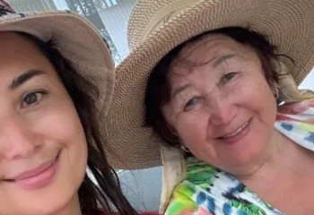 Мадина Сәдуақасова анасымен түскен суретін жариялады