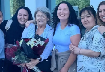 Шетелдіктер асырап алған қазақстандық қыздар Астанаға келді