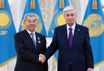 Президент вручил орден «Отан» государственному и общественному деятелю Куанышу Султанову