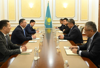 Kazakh FM holds meeting with management of CITIC construction