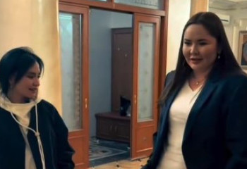 Асанәлі Әшімовтің киімін киген актрисалар сынға қалды