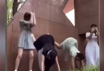 Скандальный танец у Вечного огня: школьниц из Павлодара оштрафовали за мелкое хулиганство