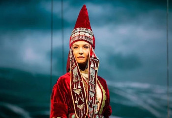 «20 жыл көрмеген ұлымды іздеймін...»: Белгілі актриса жан сырын ақтарып, жылап қалды