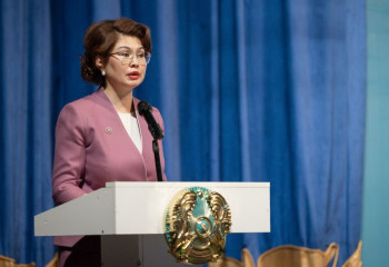 Аида Балаева қазақстандықтарды Отбасы күнімен құттықтады