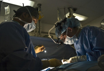 Ішкі органдары ортақ сиам егіздеріне операция жасалды