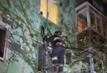 Елордада құтқарушылар терезе алдында тұрған бүлдіршінді аман алып қалды