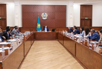 Олжас Бектенов обсудил с экспертами вопросы развития экономики