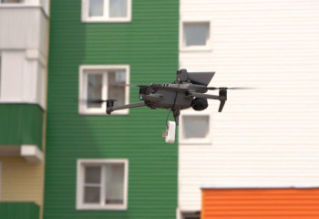 Спасатели Усть-Каменогорска задействовали дроны для защиты детей от падения из окон