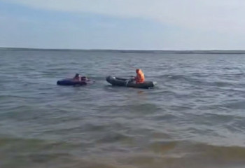 На Иртыше в Семее спасатели сняли с воды двух девушек, унесённых течением