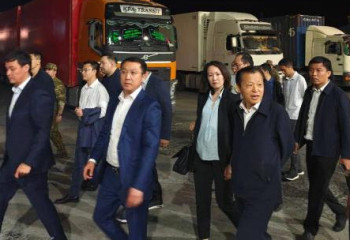 Марат Қарабаев қытайлық әріптесімен бірге «Нұр Жолы» автокөлік өткізу бекетіне барды