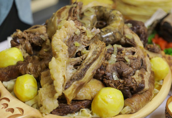 Бешбармак по цене яичницы: казахстанцев удивили национальные блюда в меню сеульского ресторана