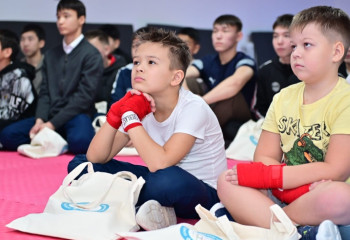 ҰОК мектеп оқушыларына олимпиадалық сабақтар өткізеді