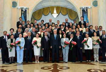 Қасым-Жомарт Тоқаев мәдениет және өнер қызметкерлерін марапаттады