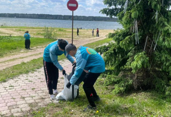 Экомарафон «Green time» в рамках «Таза Қазақстан» собрал десятки волонтёров у озера Пёстрого в СКО