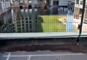 В Астане затопление на стройке угрожает жителям соседнего жилого комплекса