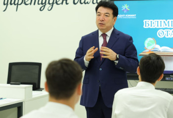 Министр просвещения провёл Единый классный час для выпускников школ