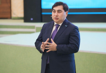Президенттік кадр резерві: Дархан Жазықбай жас мамандармен кездесті