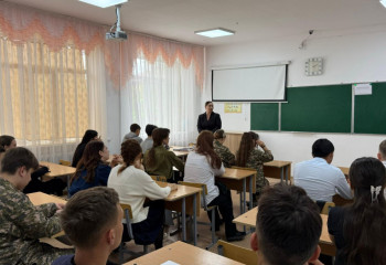 В школах Карагандинской области рассказывают о мире профессий