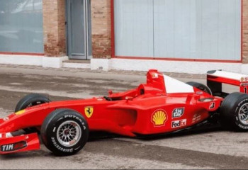 Болид Михаэля Шумахера продали на аукционе за рекордные $18 млн