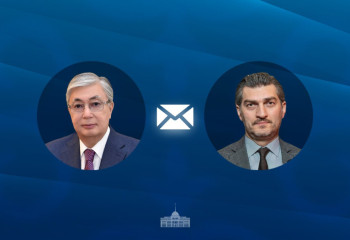 Мемлекет басшысы Грузия президентін Тәуелсіздік күнімен құттықтады