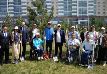 «Таза Қазақстан»: параспортсмены Астаны высадили деревья в рамках экоакции