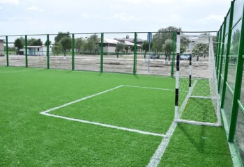 Түркістан облысында мектеп түлектері ауылға ойын алаңшасын салып берді