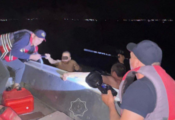 На Шардаринском водохранилище спасли рыбаков