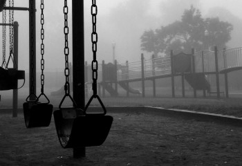 Мектеп ауласында 7 жасар қыздың саусағы жұлынып кетті